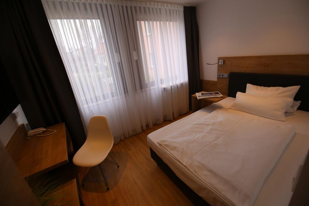 Hotel Knorz Zirndorf Exterior foto